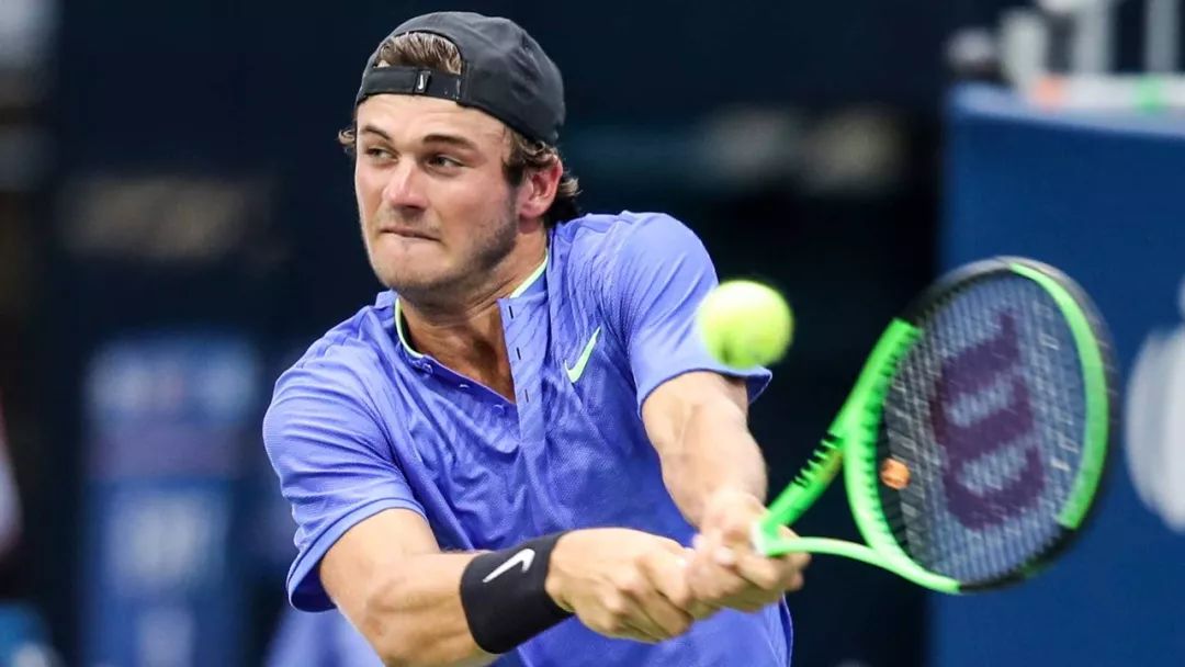 在激烈竞争 在激烈竞争